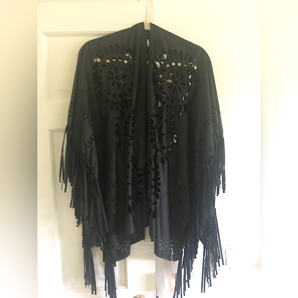 NWOT ~ Raj lightweight shawl/poncho wrap